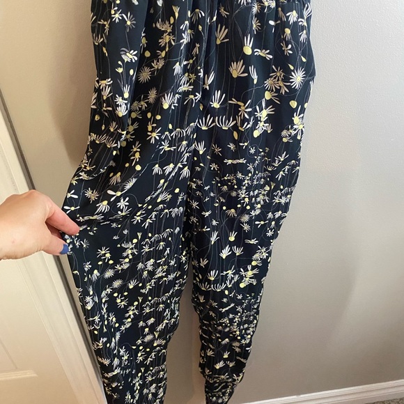 Light and airy summer romper! - Picture 3 of 4
